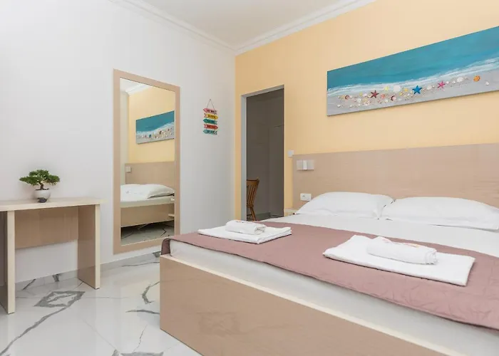 בית הארחה Bozica - Sea View Stone With Free Parking מאקרסקה
