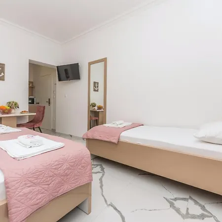 Bozica - Sea View Stone With Free Parking ゲストハウス 3*