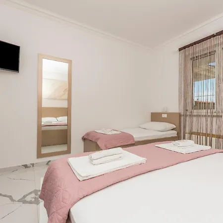 Bozica - Sea View Stone With Free Parking ゲストハウス 3*